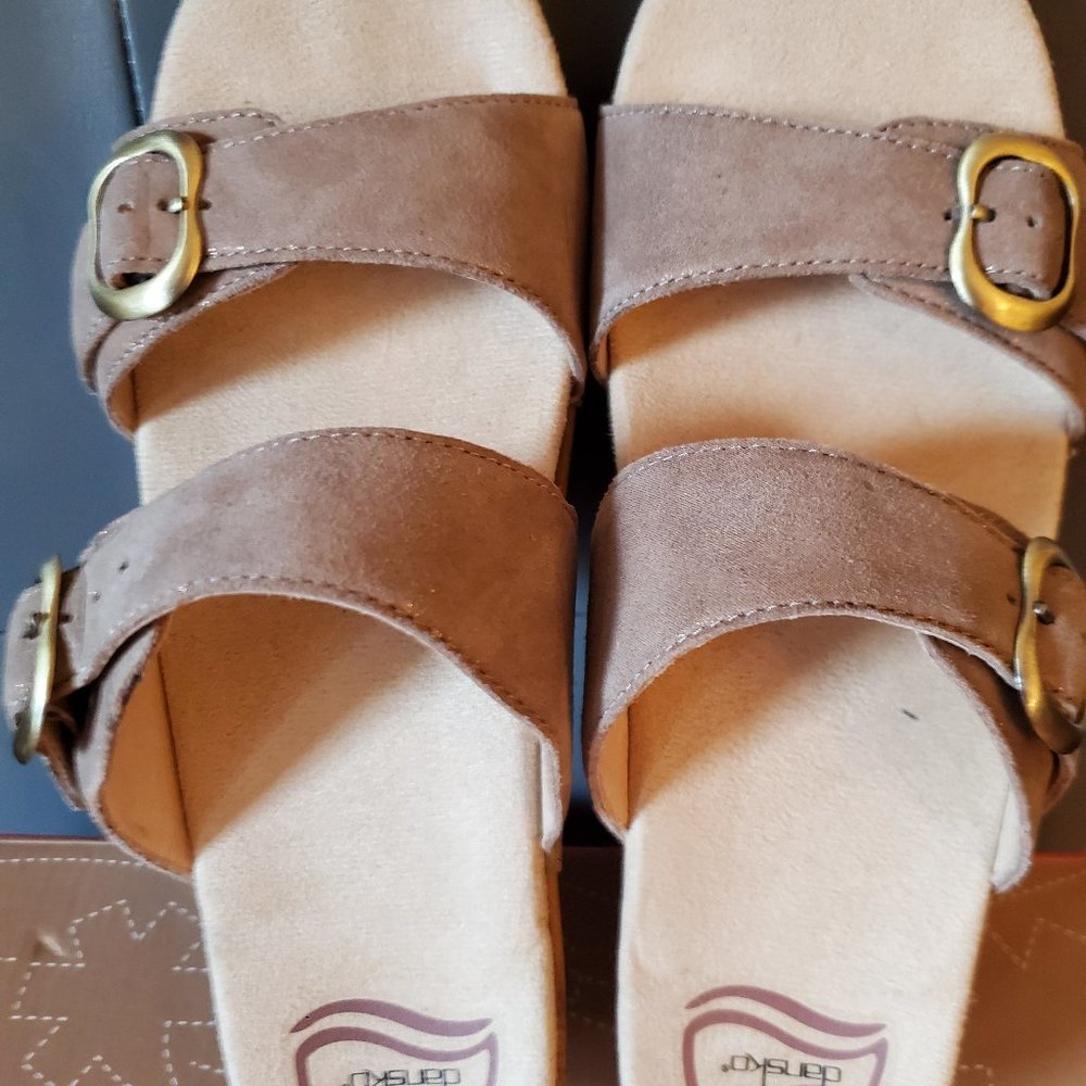 Dansko Sophie Shimmer Suede Sandals Taupe - New